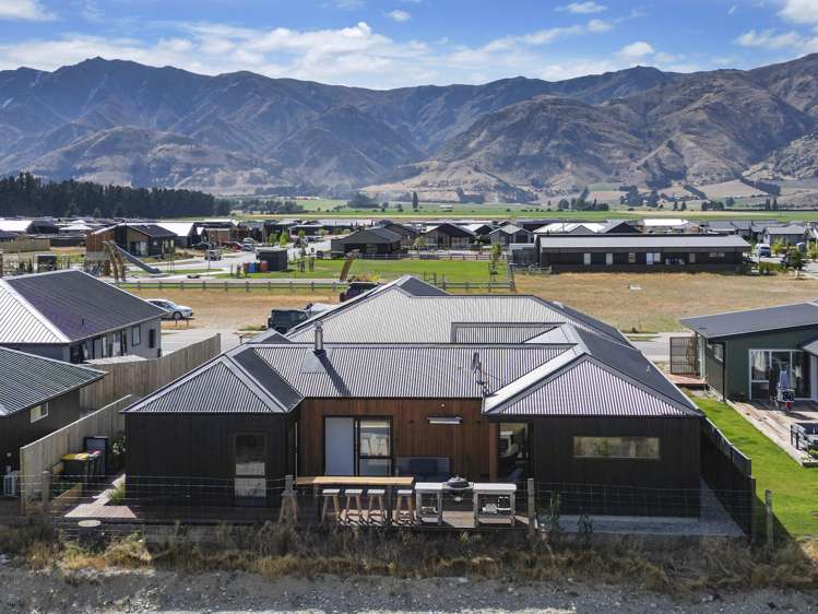 175 Burdon Loop Lake Hawea_15