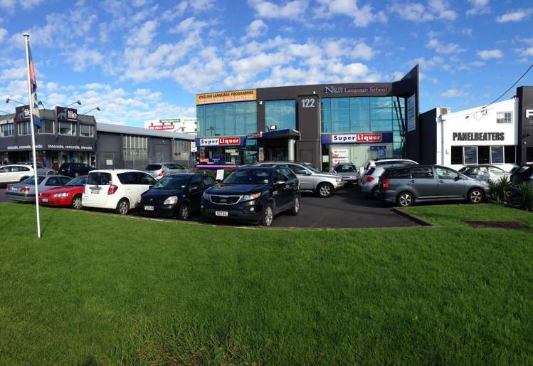 122 Wairau Road_0