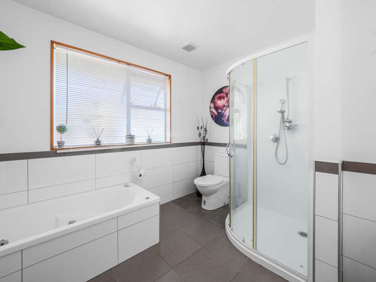 9 Falcon Drive Allenton_11