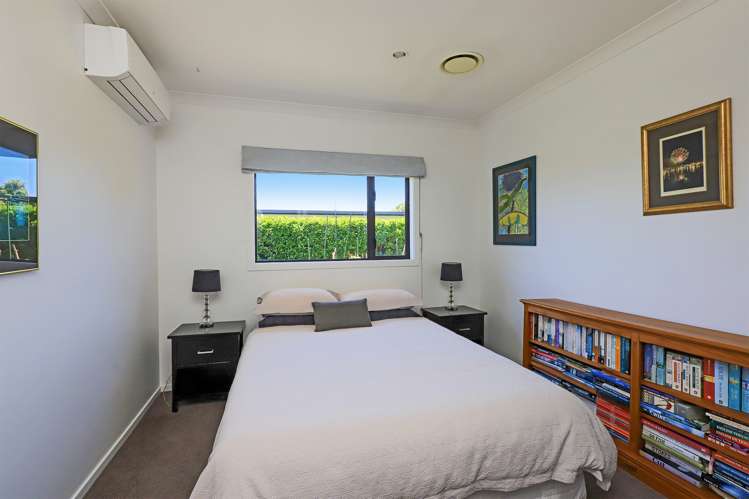 6 Lardon Place Frimley_16