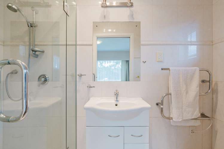 14 Clements Crescent Queenwood_10