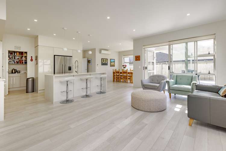 6 Doidge Street Beachlands_8