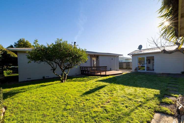 29 Neale Avenue Stoke_17