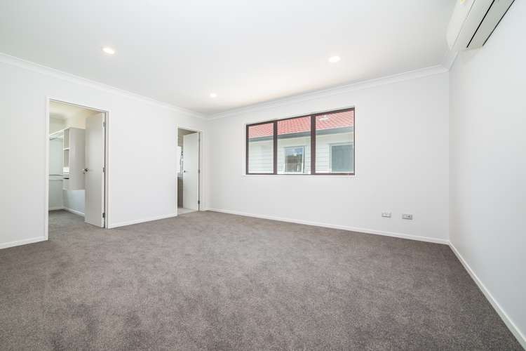 84 Donegal Park Drive Flat Bush_11