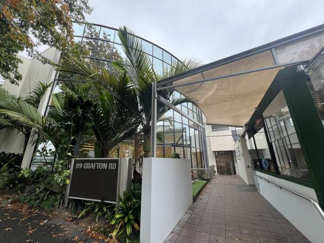 Modern Retail Space for Lease – High Exposure
