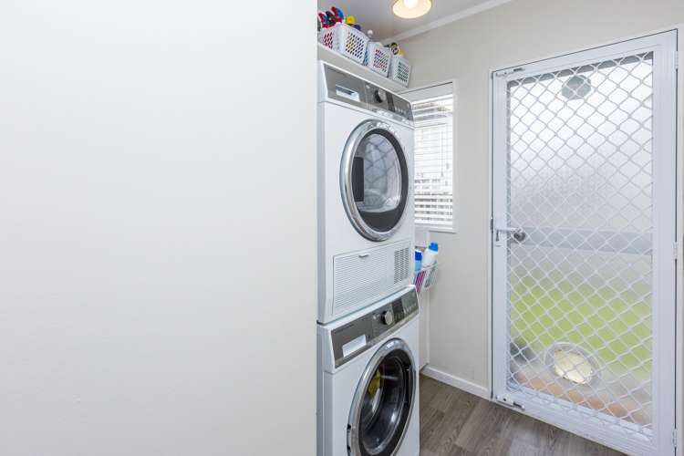 2/22 Barton Grove Naenae_9