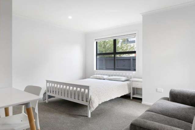 2/54a Cook Street 1074_4