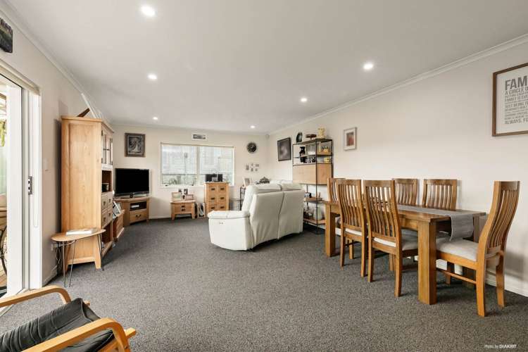 57/8 Village Place Tuakau_10