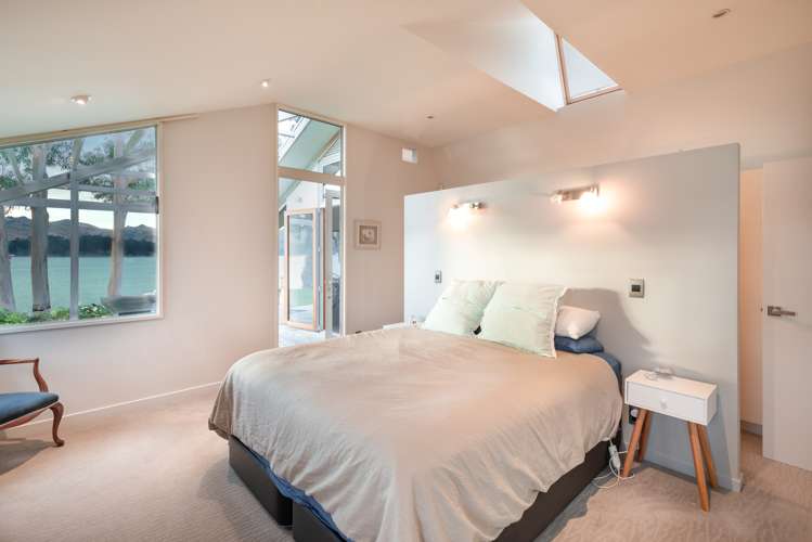 425 Marine Drive Charteris Bay_14