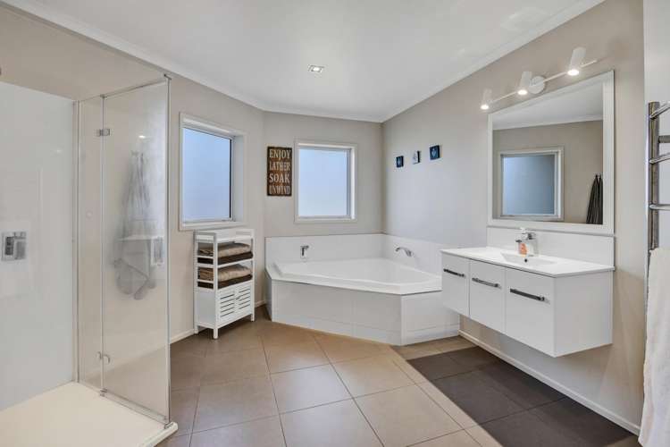 1 Elizabeth Grove Stratford_26