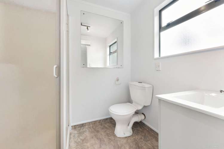 1/10 Thomas Rea Place Te Atatu South_13