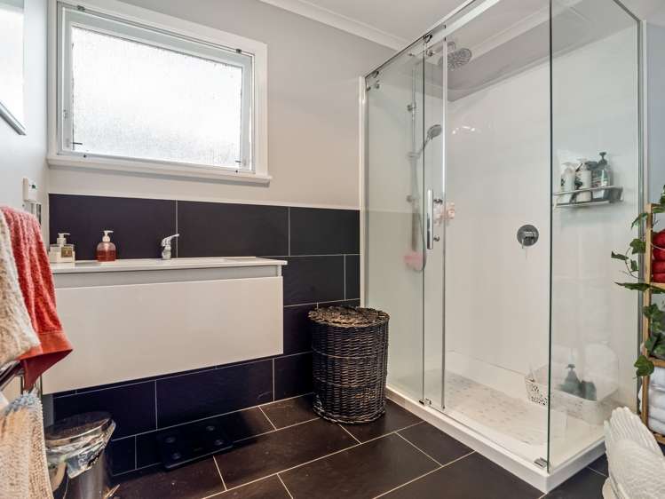 30 Garden Heights Ave Glenview_16