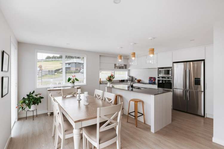 74 Whakaturou Crescent Pyes Pa_6