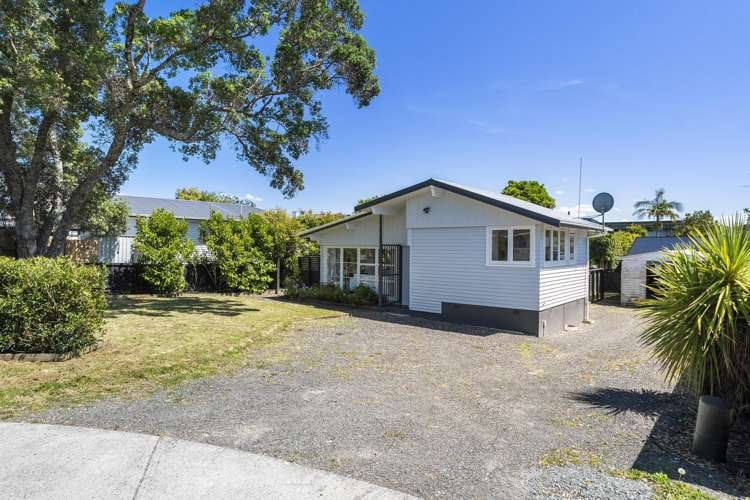 24 Sunray Avenue Titirangi_27