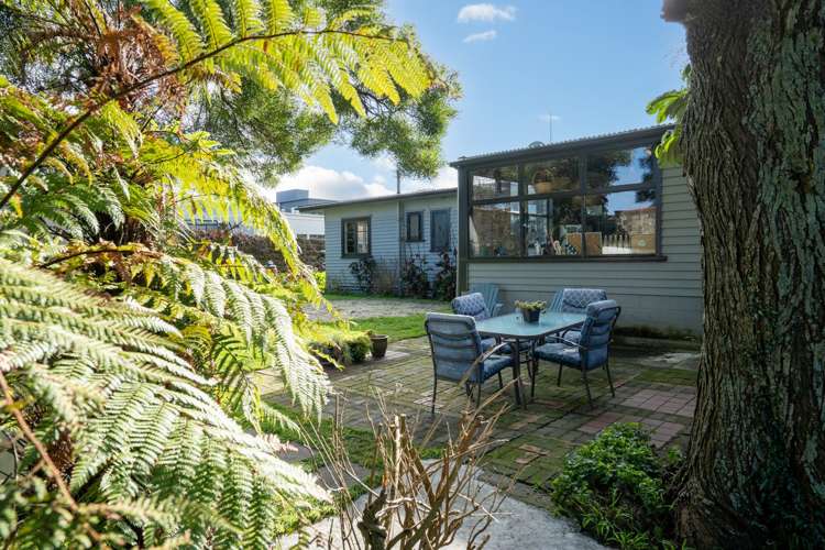 10 Campbell Street Leamington_21