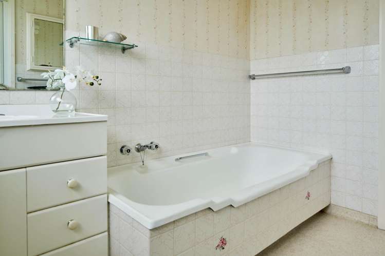 7 Beecham Grove Epuni_15