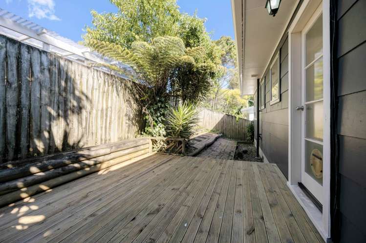 1/9a De Val Drive Titirangi_1