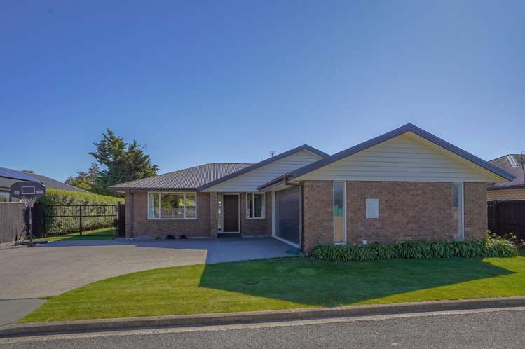 8/17 Wineberry Avenue Amberley_2