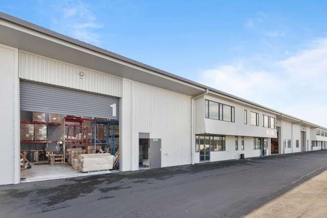 Functional office/warehouse in prime Wairau Valley