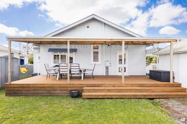 18 Burns Avenue Takaro_20