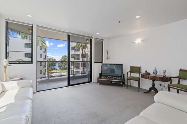 2a/171 Hurstmere Road Takapuna_2