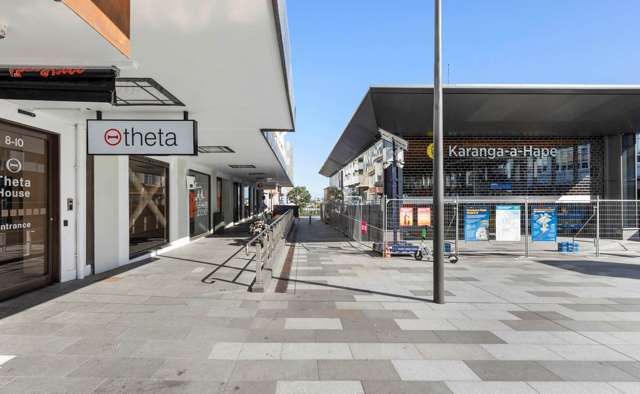 TOP RETAIL ON BERESFORD SQUARE