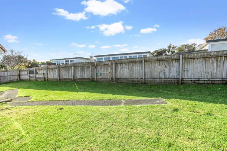 11 Castlewood Grove Blockhouse Bay_10