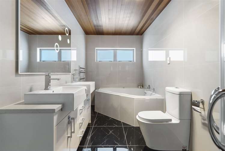 11 Sunglade Grove Flat Bush_12