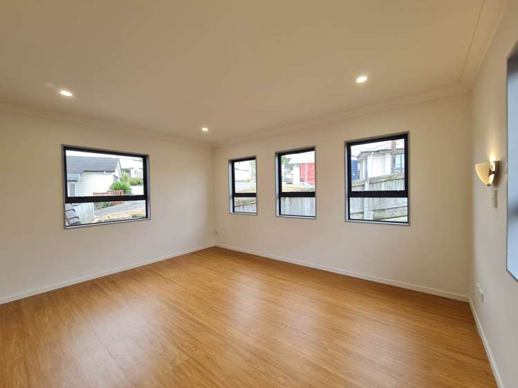 Arrowsmith Drive Flat Bush_21