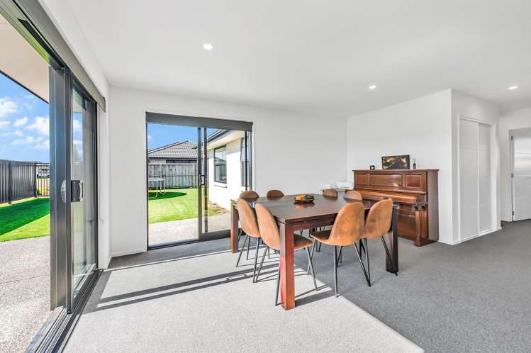 197 Faringdon Boulevard Rolleston_7