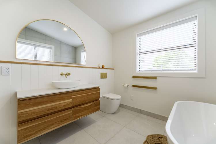 82 Avenue Road West End_6