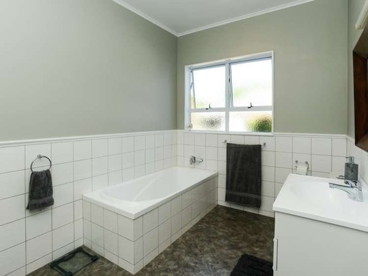 8 Turamoe Road Pakipaki_12