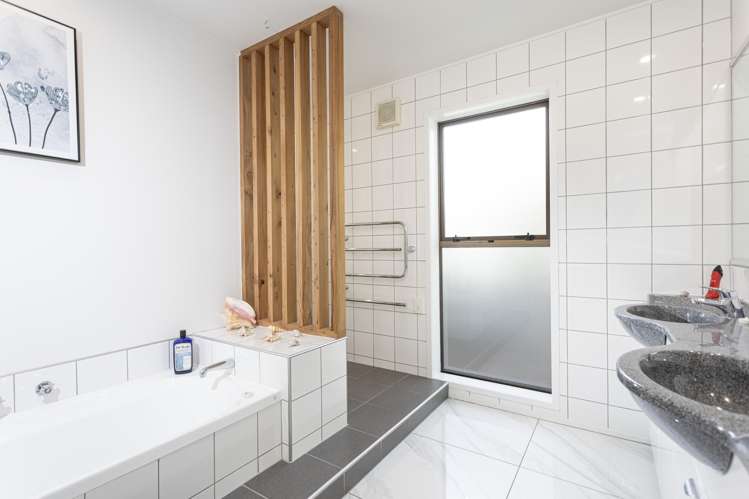 215 Bay View Road St Clair_24