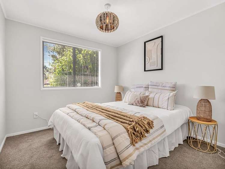 7 Panzic Place Glen Eden_13