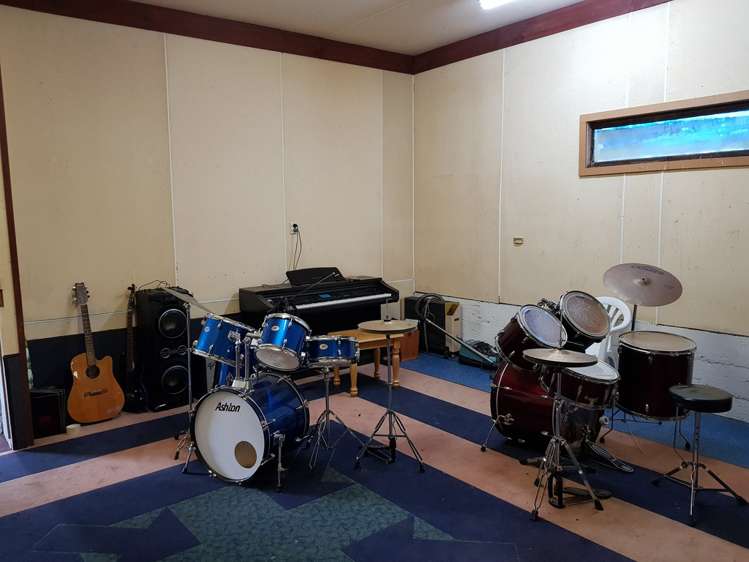 1015 Queen Street East Levin_12