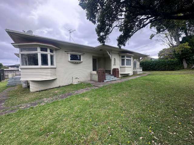 Close to Sylvia Park Shopping Centre