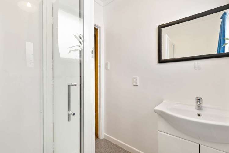 38 Tennyson Crescent Stoke_10