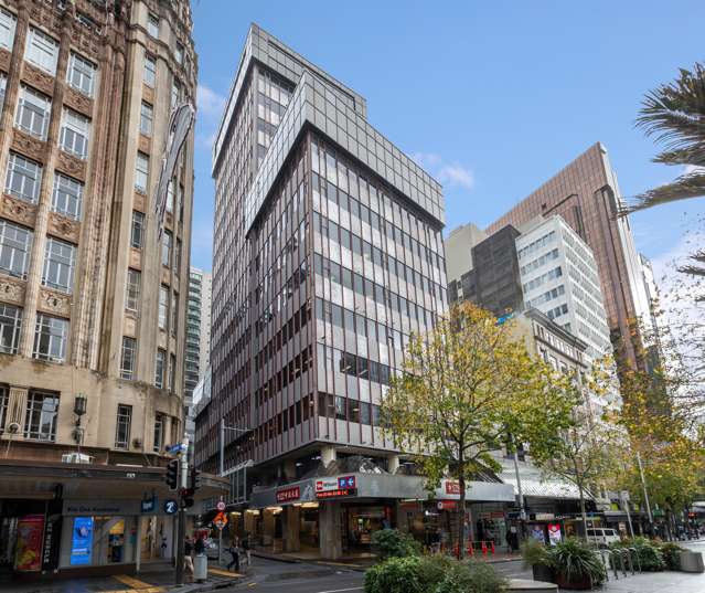 LIVING THE CITY LIFE / 63m2 Apartment