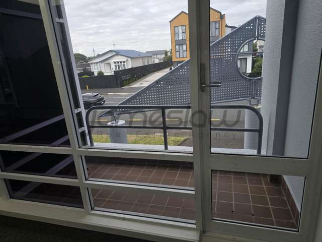 1A/129 Onewa Road Northcote_3