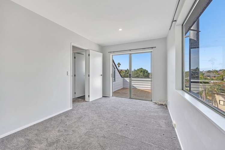 2/33 Penguin Drive Murrays Bay_7