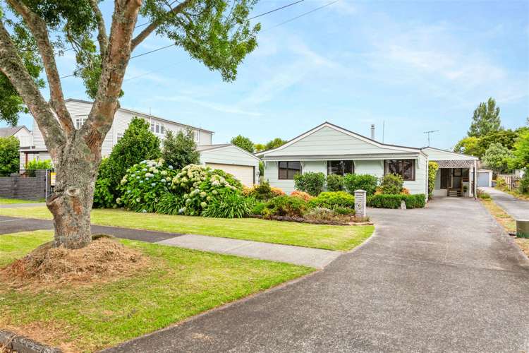 102 Beach Road Te Atatu Peninsula_1
