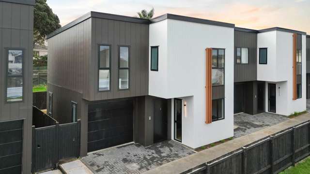 Freestanding & Design-living- Three Kings Central!