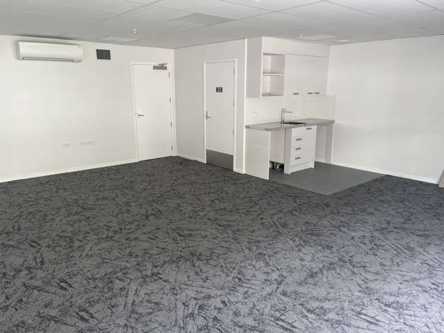 Unit C/8 Chonny Crescent Wiri_2