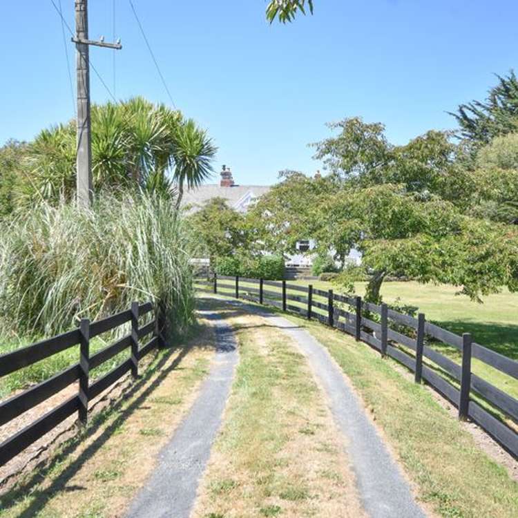 1215 Centre Road Henley_20