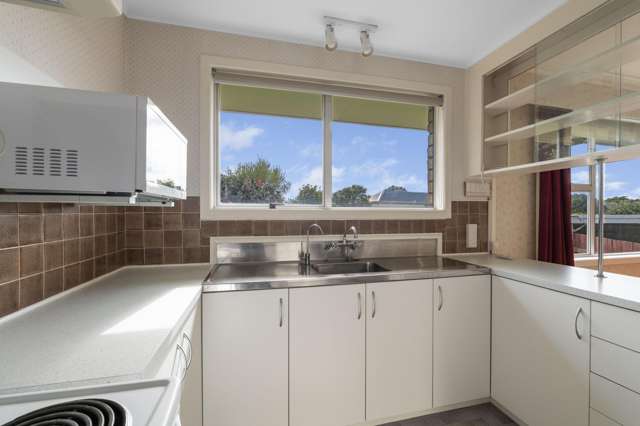 2/4 Severn Place Spotswood_4