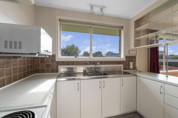 2/4 Severn Place Spotswood_4