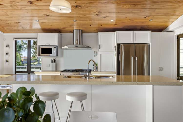 33 Pacific Parade Army Bay_8