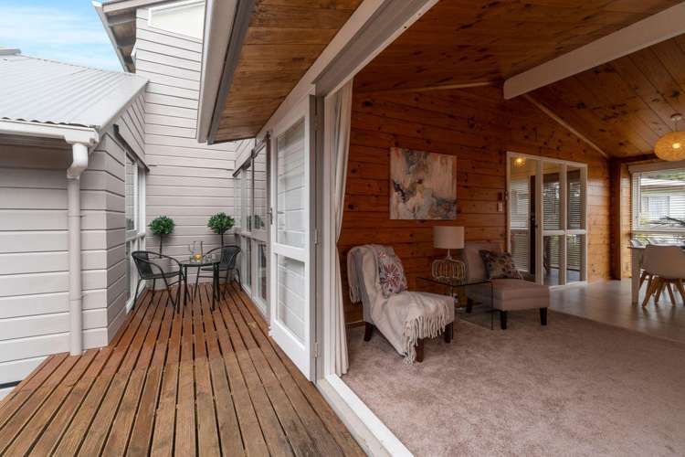 18 Easter Parade Glen Eden_17