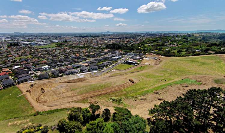 56 Armstrong Farm Drive East Tamaki Heights_12