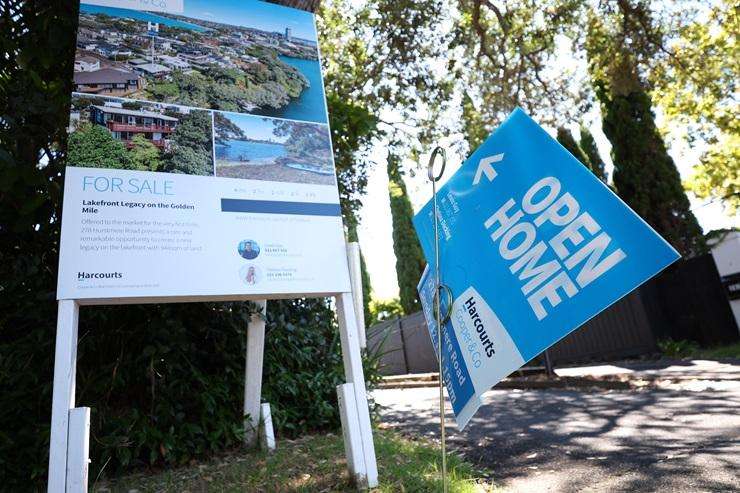 Market on a knife-edge: What falling sales and a jump to 4% inflation could mean